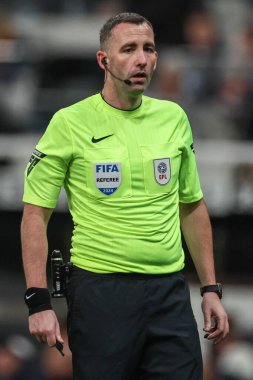 Hakem Christopher Kavanagh Carabao Kupası 'nda son 16 maç Newcastle United Chelsea' ye karşı St. James 's Park, Newcastle, İngiltere, 30 Ekim 2024