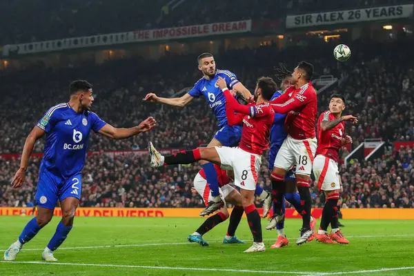 Leicester City 'den Conor Coady 30 Ekim 2024' te Old Trafford, Manchester 'da oynanan son 16 maç olan Manchester United ve Leicester City maçında kaleye ilerliyor.