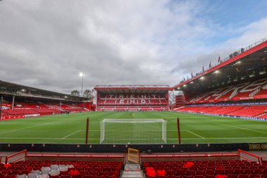 Premier Lig karşılaşması öncesinde Nottingham Forest, West Ham United 'a karşı City Ground, Nottingham, Birleşik Krallık' ta oynanan maçın genel görünümü, 2 Kasım 2024