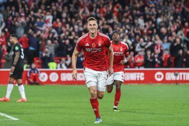 Nottingham Ormanı 'ndan Chris Wood, İngiltere' nin Nottingham şehrinde 2 Kasım 2024 'te oynanan Premier League maçı Nottingham Forest-West Ham United maçında 1-0' lık galibiyetini kutluyor.