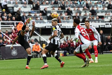 Newcastle United takımından Joelinton, 2 Kasım 2024 'te St. James' s Park, Newcastle, Birleşik Krallık 'ta oynanan Premier League maçı sırasında açıklık kazandı.