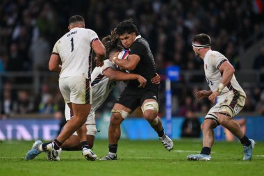 Yeni Zelandalı Wallace Sititi, İngiltere 'nin başkenti Twickenham' daki Allianz Stadyumu 'nda oynanan Güz Milletler Serisi karşılaşmasında Chandler Cunningham-South tarafından yenildi.