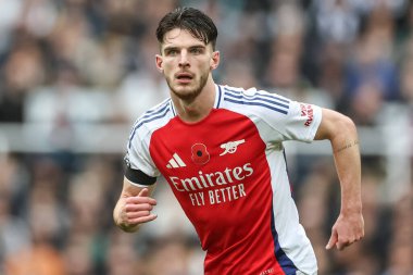 Arsenal 'den Declan Rice Premier Lig karşılaşmasında Newcastle United ile Arsenal arasında 2 Kasım 2024' te St. James 's Park, Newcastle, İngiltere