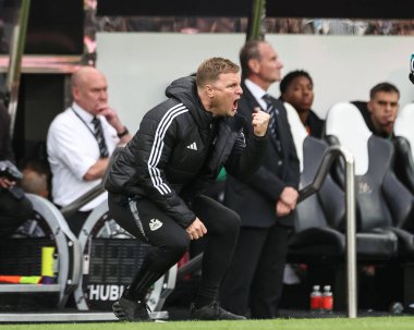 Newcastle United takımının teknik direktörü Eddie Howe, 2 Kasım 2024 'te St. James' s Park, Newcastle 'da oynanan Premier League karşılaşmasında Newcastle United ile Arsenal maçını kutluyor.