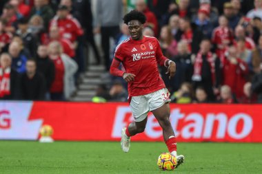 Nottingham Ormanı 'ndan Ola Aina Premier League maçı sırasında Nottingham Forest, West Ham United' a karşı City Ground, Nottingham, Birleşik Krallık 'ta 2 Kasım 2024