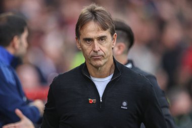 Premier Lig maçında West Ham 'ın Julen Lopetegui teknik direktörü Nottingham Forest, West Ham United' a karşı City Ground, Nottingham, İngiltere, 2 Kasım 2024