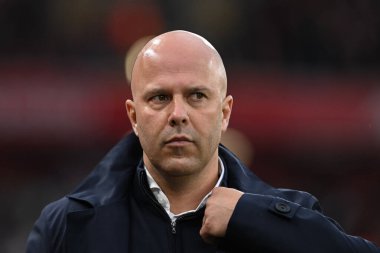 Liverpool Premier Lig karşılaşması öncesinde Anfield, Liverpool 'da Liverpool ve Hove Albion maçlarında Liverpool' un baş antrenörü, 2 Kasım 2024