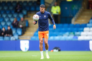 Blackpool 'dan Ashley Fletcher, 2 Kasım 2024 tarihinde İngiltere' nin Gillingham şehrinde oynanan MEMS Priestfield Stadyumu 'nda oynanan 1.