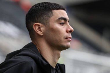 Newcastle United takımından Miguel Almirn, Premier League maçı sırasında St.James 's Park, Newcastle, İngiltere' de 2 Kasım 2024 'te Newcastle United ile karşı karşıya geldi.