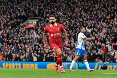 Liverpool 'dan Muhammed Salah, 2 Kasım 2024 tarihinde İngiltere' nin Liverpool kentinde oynanan Premier Lig karşılaşmasında Liverpool-Brighton ve Hove Albion maçına katılma hedefini kutluyor.