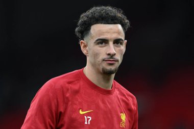 Liverpool 'dan Curtis Jones Premier Lig karşılaşması öncesinde Anfield, Liverpool' da Liverpool ve Hove Albion 'a karşı 2 Kasım 2024 tarihinde ısınıyor.