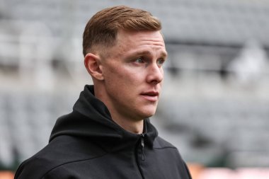 Newcastle United takımından Emil Krafth, Premier League maçı sırasında St.James 's Park, Newcastle, İngiltere' de 2 Kasım 2024 'te Newcastle United ile karşı karşıya geldi.