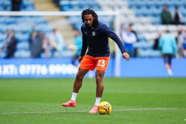 Blackpool 'dan Dom Thompson, 2 Kasım 2024' te İngiltere 'nin Gillingham Priestfield Stadyumu' nda oynanan birinci tur müsabakasından önce ısınıyor.