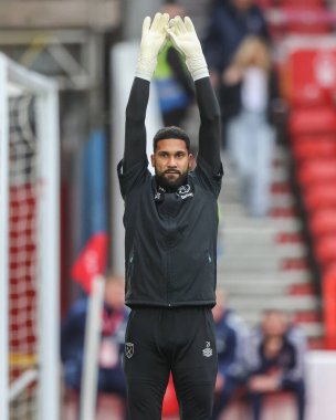 West Ham 'dan Wes Foderingham Premier League maçında maç öncesi ısınma oturumunda Nottingham Forest, West Ham United' a karşı City Ground, Nottingham, İngiltere, 2 Kasım 2024