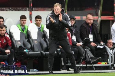 Newcastle United takımının teknik direktörü Eddie Howe, 2 Kasım 2024 'te St. James' s Park, Newcastle 'da oynanan Premier League maçı sırasında teknik alanda Newcastle United ile Arsenal maçında tepki gösterdi.