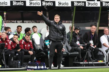 Newcastle United takımının teknik direktörü Eddie Howe, 2 Kasım 2024 'te St. James' s Park, Newcastle 'da oynanan Premier League maçı sırasında teknik alanda Newcastle United ile Arsenal maçında tepki gösterdi.