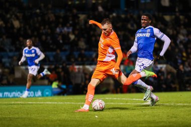 Blackpool 'dan Sonny Carey, 2 Kasım 2024' te Birleşik Krallık 'ın Gillingham Priestfield Stadyumu' nda oynanan Emirates FA Cup Birinci Raundunda 0-2 berabere kaldı.