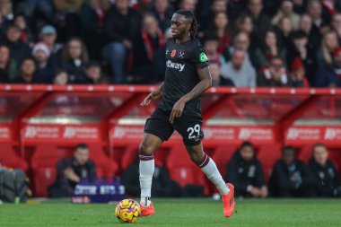 West Ham 'dan Aaron Wan-Bissaka Premier League maçı sırasında Nottingham Forest, West Ham United' a karşı City Ground, Nottingham, İngiltere, 2 Kasım 2024