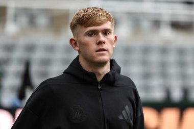 Lewis Hall of Newcastle United, Premier League maçı sırasında St.James 's Park, Newcastle, 2 Kasım 2024' te Newcastle 'a geldi.