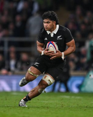 Yeni Zelandalı Wallace Sititi, 2 Kasım 2024 'te İngiltere' nin Allianz Stadyumu 'nda Yeni Zelanda' ya karşı oynadığı Güz Milletler Serisi karşılaşmasında ilk hamlesini yaptı.