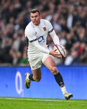 İngiltere 'den Ben Spencer, İngiltere' nin Yeni Zelanda 'ya karşı Allianz Stadyumu, Twickenham, Birleşik Krallık' ta 2 Kasım 2024 'te oynadığı Güz Milletler Serisi maçında ilk hamlesini yaptı.