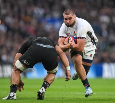 İngiltere 'den George Martin, Yeni Zelandalı Wallace Sititi ile oynanan Güz Milletler Serisi karşılaşmasında İngiltere ile Yeni Zelanda arasında 2 Kasım 2024' te Twickenham, İngiltere 'deki Allianz Stadyumu' nda karşılaşmıştır.