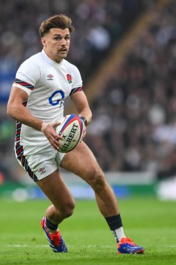 İngiltere 'den Henry Slade, 2 Kasım 2024' te İngiltere 'nin Yeni Zelanda' ya karşı Allianz Stadyumu, Twickenham 'da oynanan Güz Milletler Serisi karşılaşmasında ilk hamlesini yaptı.