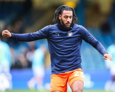 Blackpool 'dan Dom Thompson, 2 Kasım 2024' te İngiltere 'nin Gillingham Priestfield Stadyumu' nda oynanan birinci tur müsabakasından önce ısınıyor.