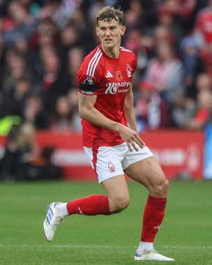 Nottingham Ormanı 'ndan Ryan Yates Premier League maçı sırasında Nottingham Forest, West Ham United' a karşı City Ground, Nottingham, 2 Kasım 2024