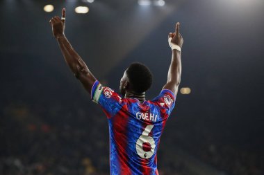 Crystal Palace 'dan Marc Guhi, Premier League maçında Wolverhampton Wanderers, Molineux, Wolverhampton, İngiltere' deki Crystal Palace 'a karşı 2-2' lik galibiyet golünü kutluyor.