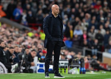 Liverpool Premier Lig maçında Liverpool 'un Lighton ve Hove Albion' a karşı oynadığı Anfield, Liverpool 'da 2 Kasım 2024' te Arne Slot Ligi teknik direktörü.