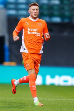 Blackpool 'dan Sonny Carey, Birleşik Krallık' ın 2 Kasım 2024 tarihli MEMS Priestfield Stadyumu 'nda oynanan Gillingham - Blackpool FA Cup Birinci Raundu karşılaşmasında görev başında.