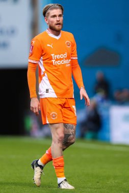 Blackpool 'dan Hayden Coulson, Birleşik Krallık' ın 2 Kasım 2024 tarihli MEMS Priestfield Stadyumu 'nda oynanan Emirates FA Cup Birinci Raundunda Gillingham-Blackpool maçına bakıyor.
