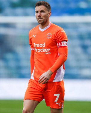 Blackpool 'dan Lee Evans, 2 Kasım 2024 tarihinde İngiltere' nin Gillingham şehrinde oynanan MEMS Priestfield Stadyumu 'nda Gillingham' a karşı oynanan ilk tur FA Cup karşılaşması öncesinde takıma liderlik ediyor.