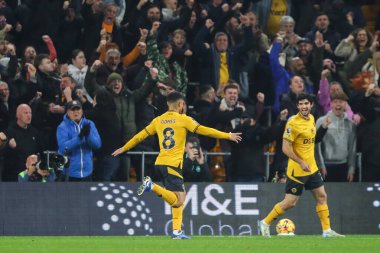 Wolverhampton Wanderers takımından Joo Gomes, 2 Kasım 2024 tarihinde İngiltere 'nin Molineux kentinde oynanan Premier League maçında Wolverhampton Wanderers - Crystal Palace maçında 2-1 kazanma hedefini kutluyor.