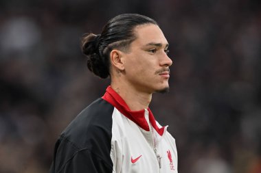 Liverpool 'dan Darwin Nez, İngiltere' nin Liverpool kentinde 2 Kasım 2024 'te Liverpool' a karşı Brighton ve Hove Albion 'a karşı oynanan Premier Lig karşılaşmasının önünde yürüyor.