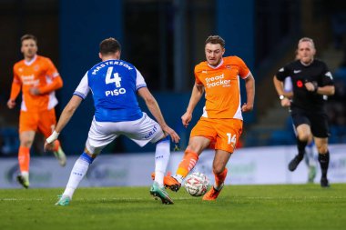 Blackpool 'dan Elliot Embleton, 2 Kasım 2024 tarihinde İngiltere' nin Gillingham şehrinde oynanan MEMS Priestfield Stadyumu 'nda oynanan 1.
