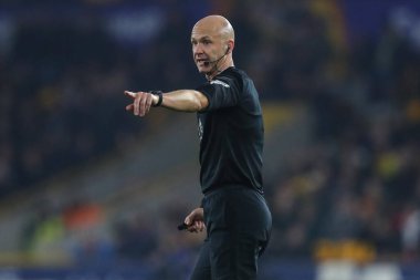 Hakem Anthony Taylor Premier Lig maçı sırasında Wolverhampton Wanderers, Molineux, Wolverhampton 'daki Crystal Palace' a karşı 2 Kasım 2024