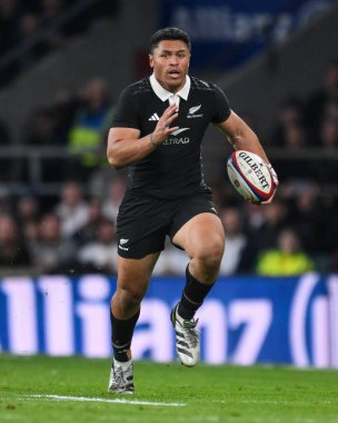 Yeni Zelandalı Caleb Clarke, İngiltere 'nin Yeni Zelanda' ya karşı oynadığı 2 Kasım 2024 'teki Allianz Stadyumu müsabakasında ara verdi.