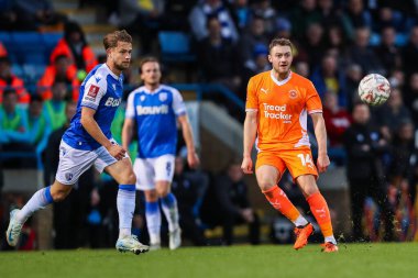 Blackpool 'dan Elliot Embleton, 2 Kasım 2024 tarihinde İngiltere' nin Gillingham şehrinde oynanan MEMS Priestfield Stadyumu 'nda oynanan 1.