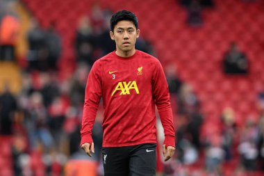 Liverpool 'dan Wataru End, İngiltere' nin Liverpool kentinde 2 Kasım 2024 'te oynanan Liverpool-Brighton ve Hove Albion maçı öncesinde ısınıyor.