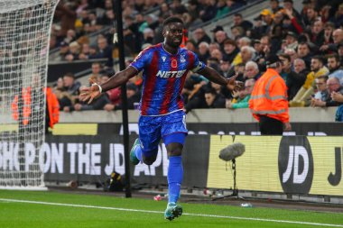 Crystal Palace 'dan Marc Guhi, Premier League maçında Wolverhampton Wanderers, Molineux, Wolverhampton, İngiltere' deki Crystal Palace 'a karşı 2-2' lik galibiyet golünü kutluyor.