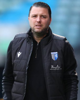 Gillingham 'dan Mark Bonner, 2 Kasım 2024 tarihinde İngiltere' nin Gillingham şehrinde oynanan MEMS Priestfield Stadyumu 'nda oynanan birinci tur müsabakası öncesinde görülüyor.