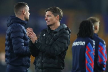 Kristal Saray 'ın Oliver Glasner teknik direktörü, Premier League maçından sonra Wolverhampton Wanderers' ın Molineux, Wolverhampton, İngiltere 'deki Crystal Palace' a açtığı davayı alkışlıyor.