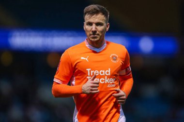 Blackpool 'dan Lee Evans, Birleşik Krallık' ın 2 Kasım 2024 tarihli MEMS Priestfield Stadyumu 'nda oynanan Gillingham-Blackpool Birinci Raundunda görülüyor.
