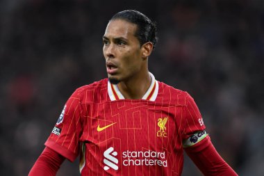 Liverpool 'dan Virgil van Dijk Premier League maçında Liverpool, Anfield, Liverpool' da Brighton ve Hove Albion 'a karşı, 2 Kasım 2024