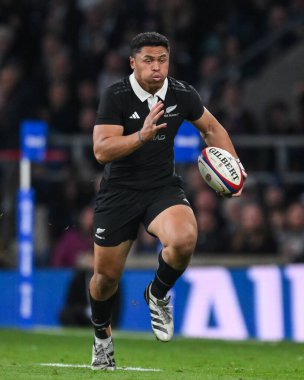 Yeni Zelandalı Caleb Clarke, İngiltere 'nin Yeni Zelanda' ya karşı oynadığı 2 Kasım 2024 'teki Allianz Stadyumu müsabakasında ara verdi.