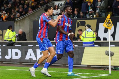 Crystal Palace 'dan Marc Guhi, Premier League maçında Wolverhampton Wanderers, Molineux, Wolverhampton, İngiltere' deki Crystal Palace 'a karşı 2-2' lik galibiyet golünü kutluyor.