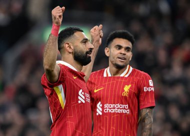 Liverpool 'dan Muhammed Salah, 2 Kasım 2024 tarihinde İngiltere' nin Liverpool kentinde oynanan Premier Lig karşılaşmasında Liverpool-Brighton ve Hove Albion maçına katılma hedefini kutluyor.