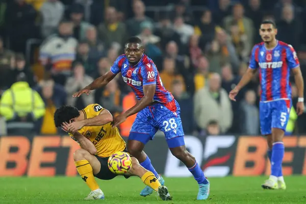 Kristal Saray 'dan Marc Guehi, Premier League maçında Wolverhampton Wanderers, Molineux, Wolverhampton, İngiltere' deki Crystal Palace 'a karşı 2-2' lik galibiyet golünü kutluyor. 